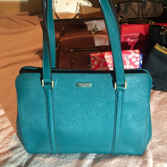 Kate Spade Bag. Beautiful rich green colour bag. Comes with matching wallet. - Picture 4 of 8